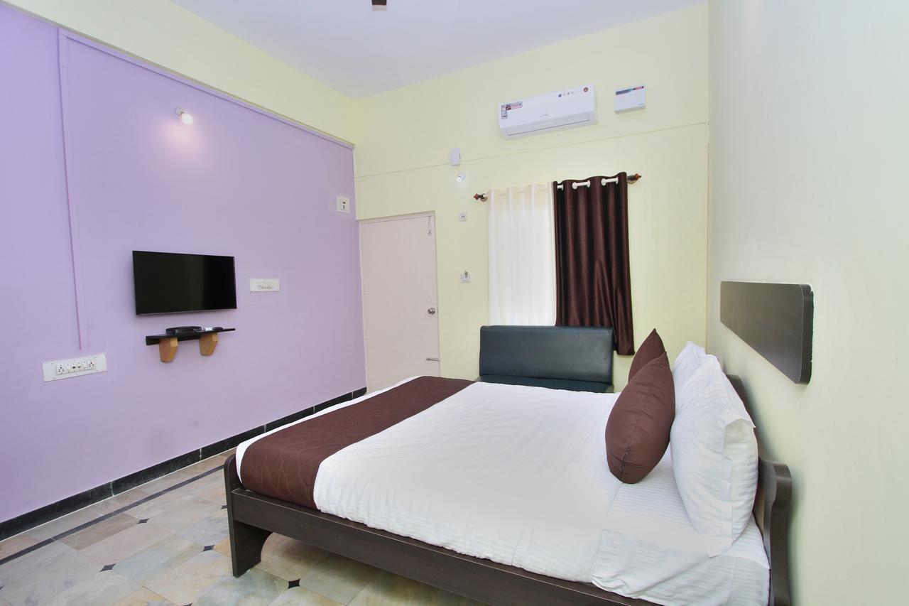 Oyo 9060 Sri Sai Guest Inn Bangalore Extérieur photo