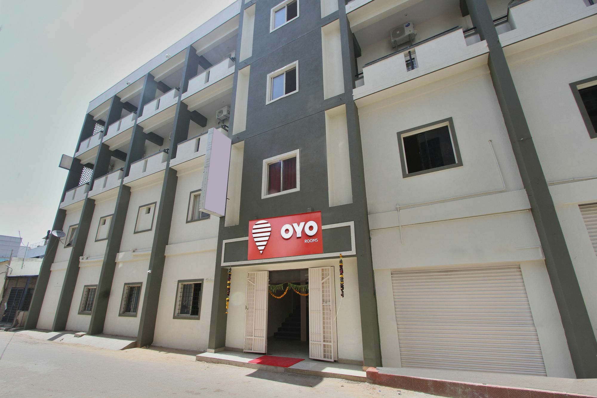 Oyo 9060 Sri Sai Guest Inn Bangalore Extérieur photo